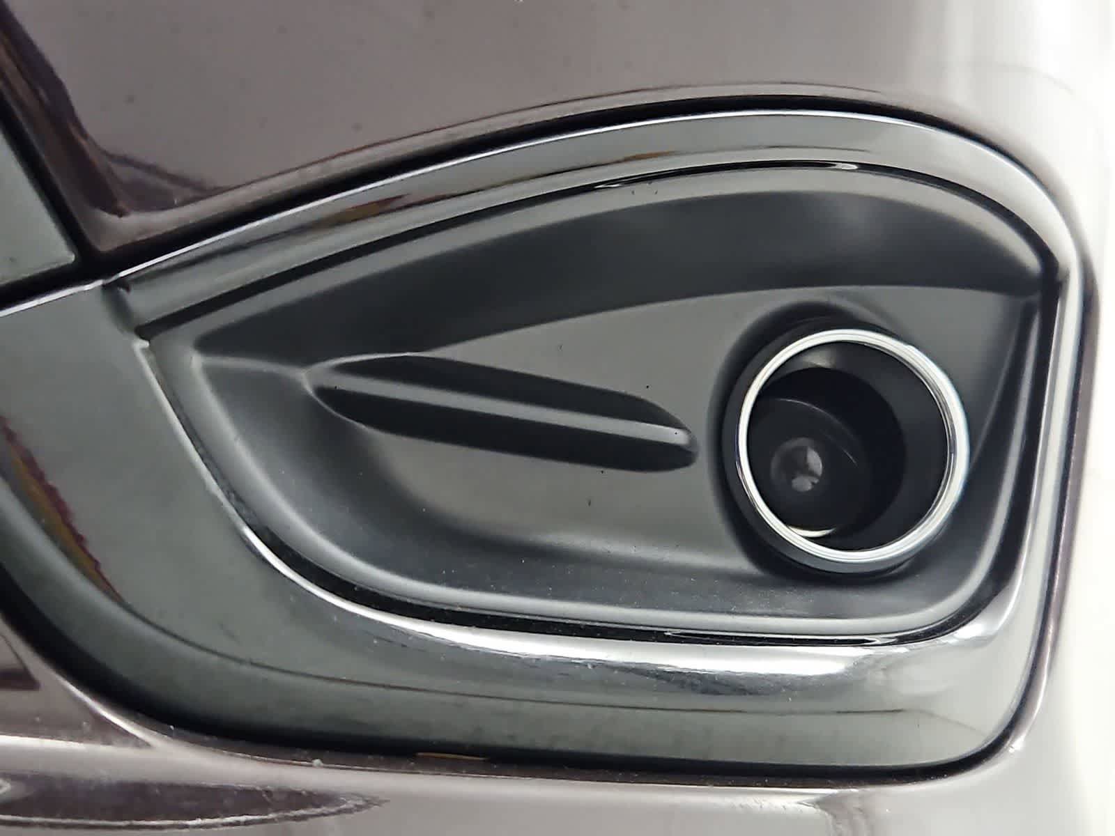 Used 2018 Chrysler Pacifica Touring Plus w/ S Appearance Package FWD image 10