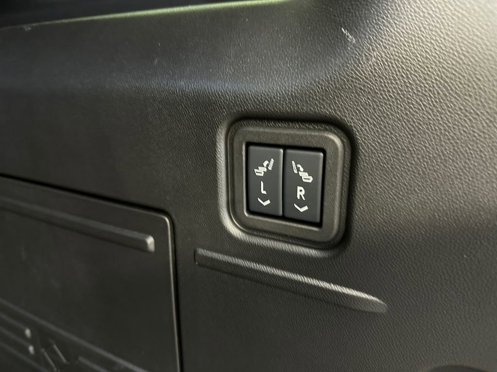 Used 2026 GMC Hummer EV SUV image 19