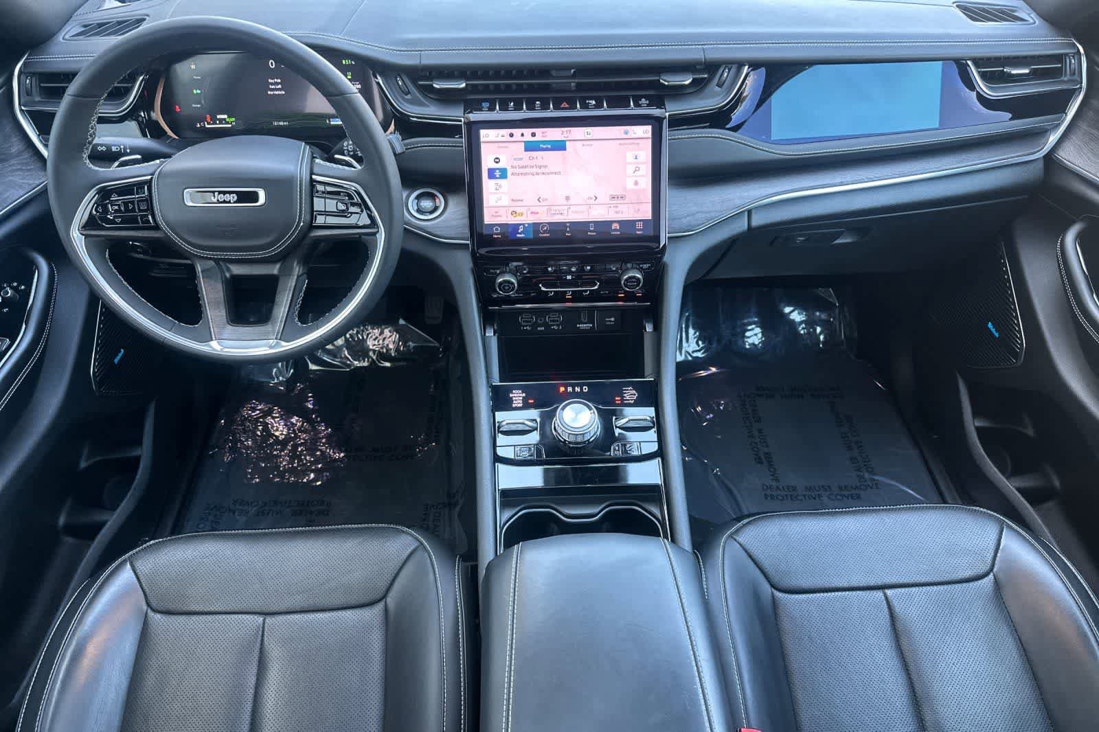 Certified 2022 Jeep Grand Cherokee Overland w/ MOPAR Finishing Package AWD/4WD image 3
