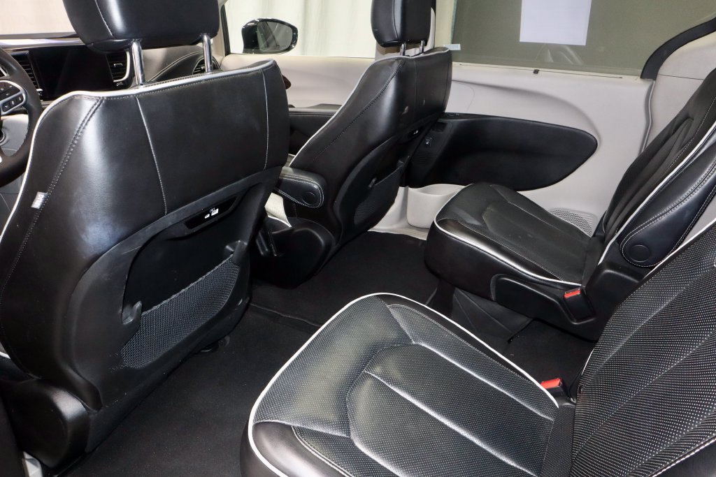 Used 2023 Chrysler Pacifica Limited FWD image 20