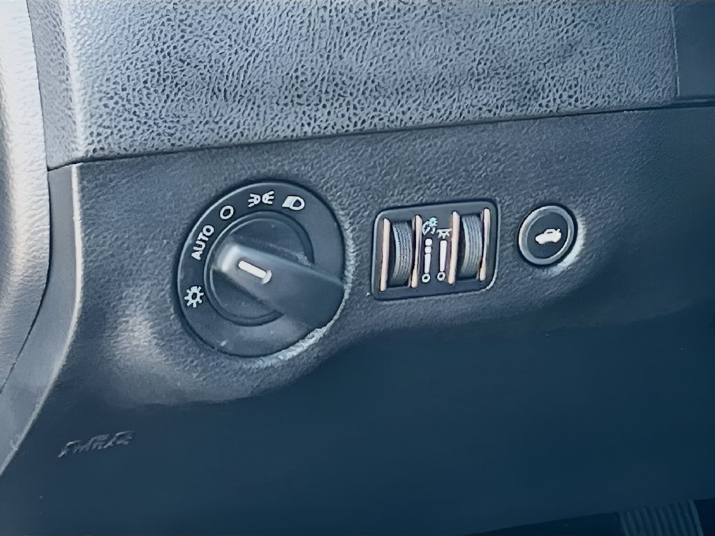 Used 2023 Dodge Charger SXT RWD image 10