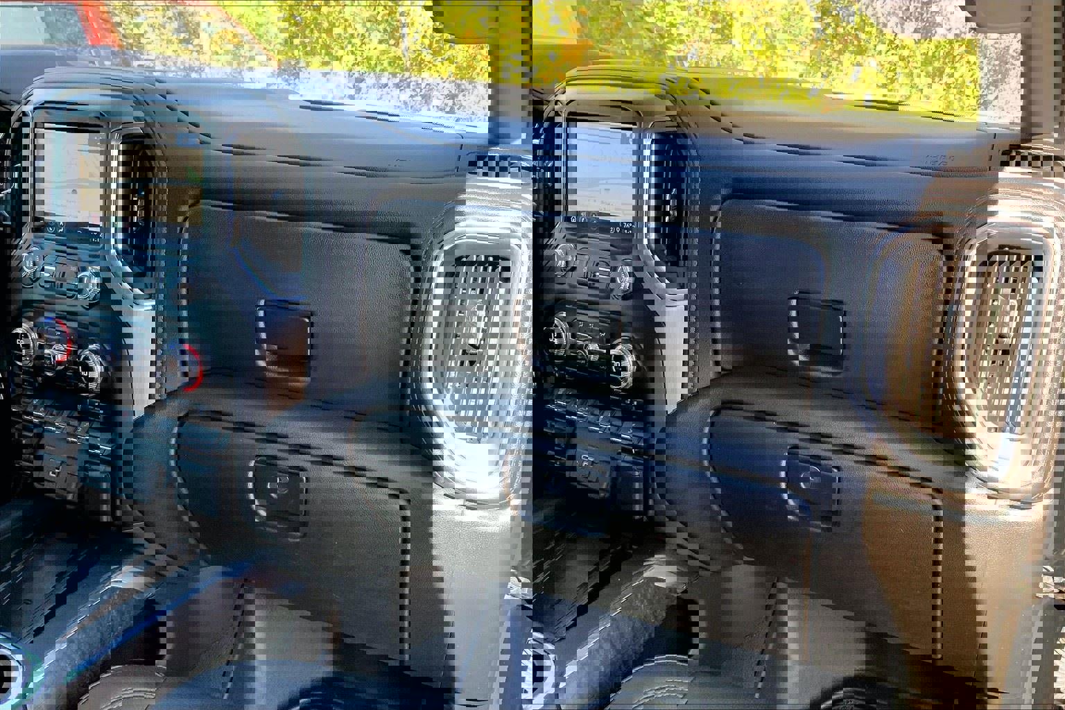 Used 2023 GMC Sierra 3500 Denali w/ Denali Ultimate Package image 14