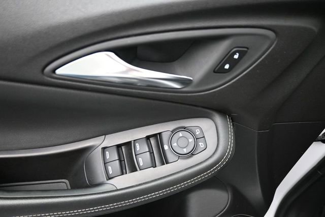 Used 2025 Buick Encore GX Preferred AWD/4WD image 13