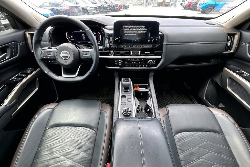 Used 2024 Nissan Pathfinder Platinum w/ Black Appearance Package AWD/4WD image 20