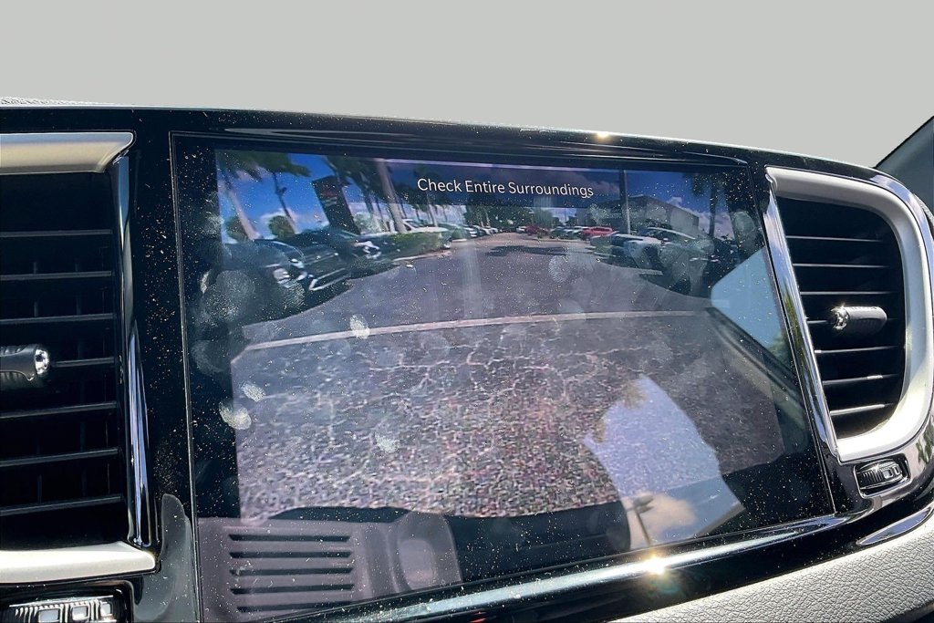 Used 2025 Chrysler Pacifica Select FWD image 12
