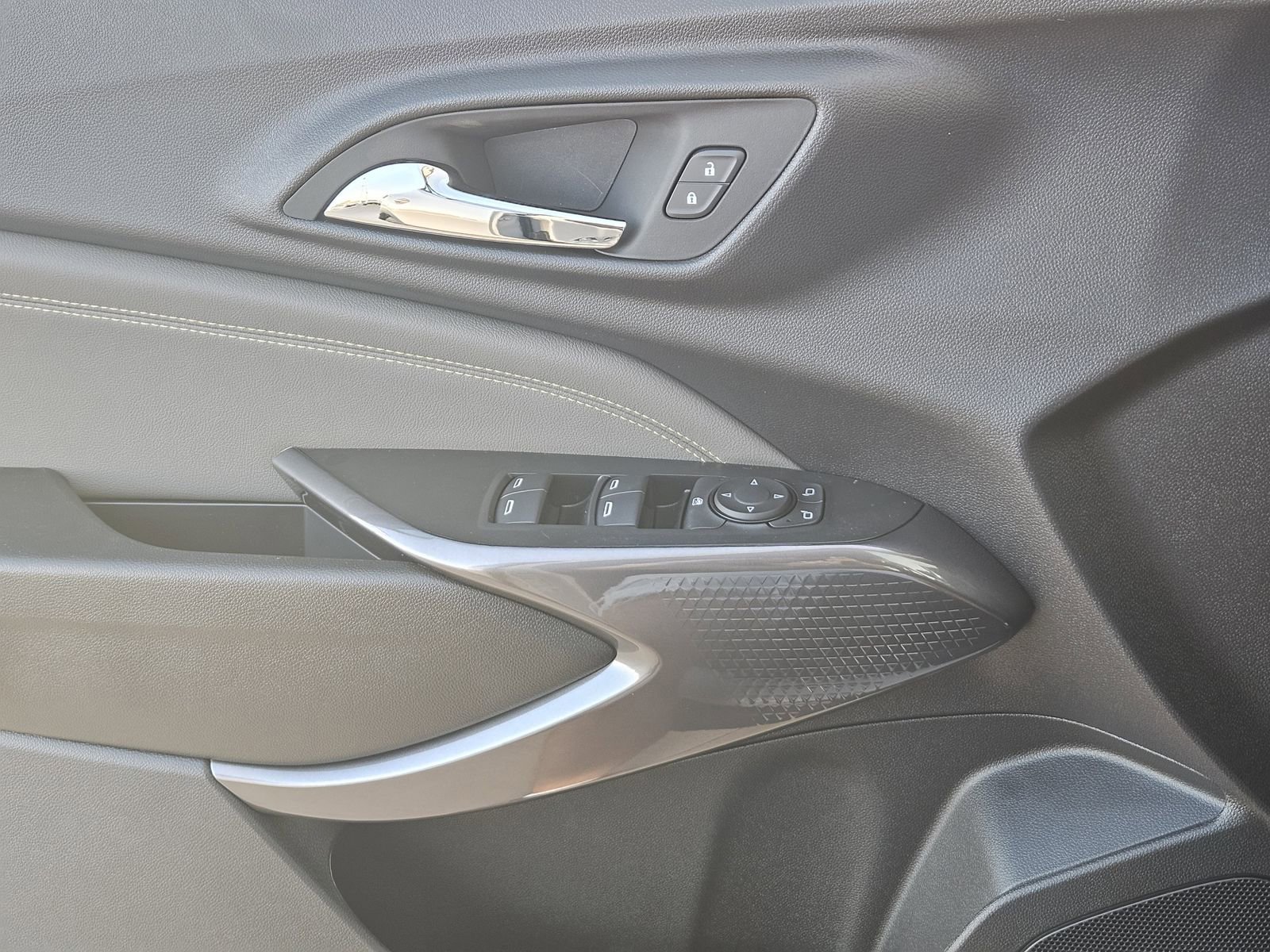 New 2026 Chevrolet Trax ACTIV w/ Sunroof Package image 23