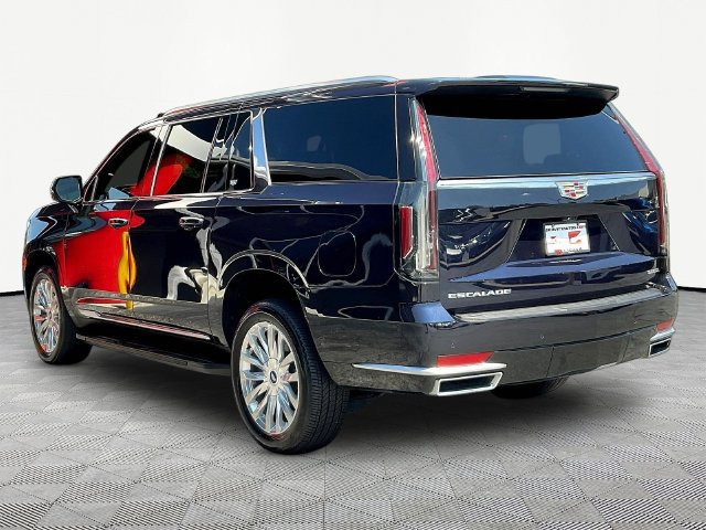 Used 2024 Cadillac Escalade ESV Premium Luxury AWD/4WD image 5
