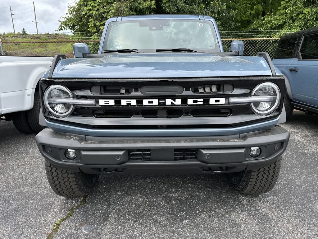 New 2025 Ford Bronco Outer Banks w/ Sasquatch Package AWD/4WD video 3