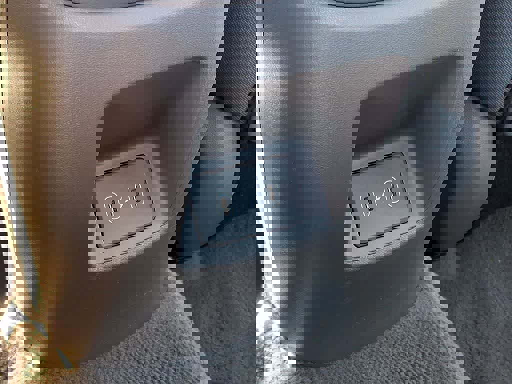 Used 2025 Hyundai Elantra SEL FWD image 26