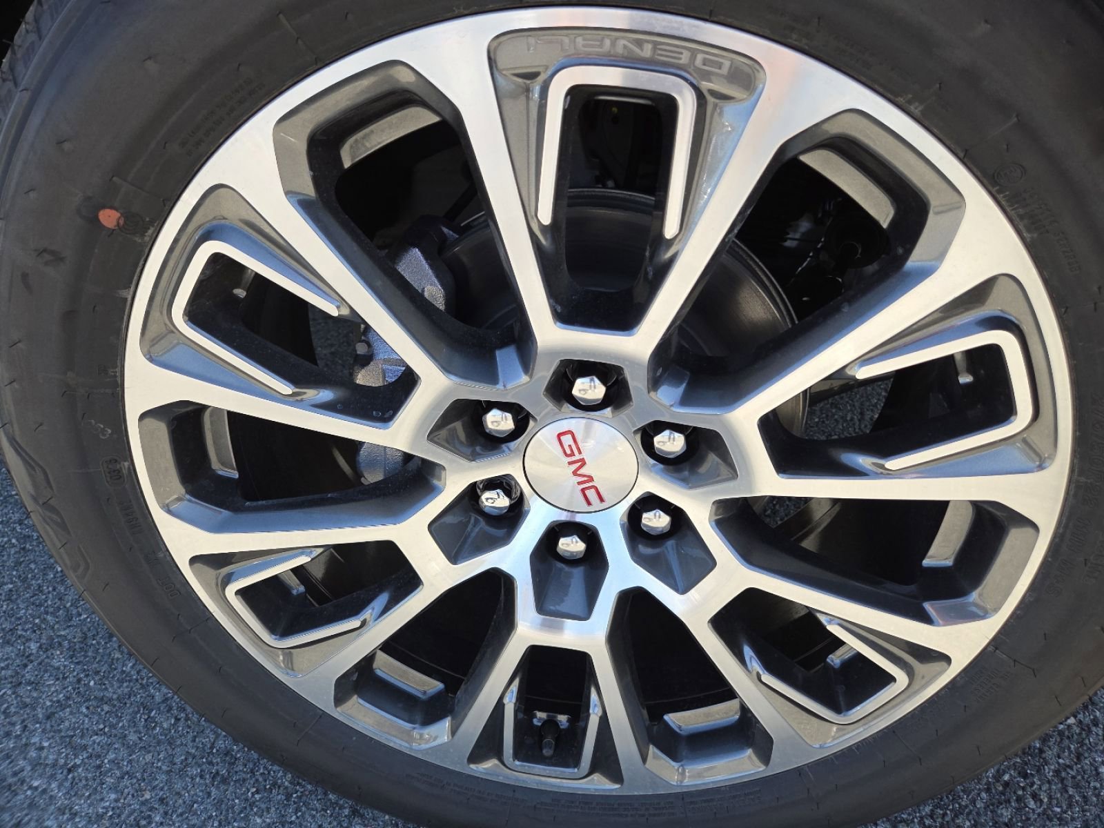 New 2026 GMC Yukon XL Denali w/ Denali Reserve Package image 19