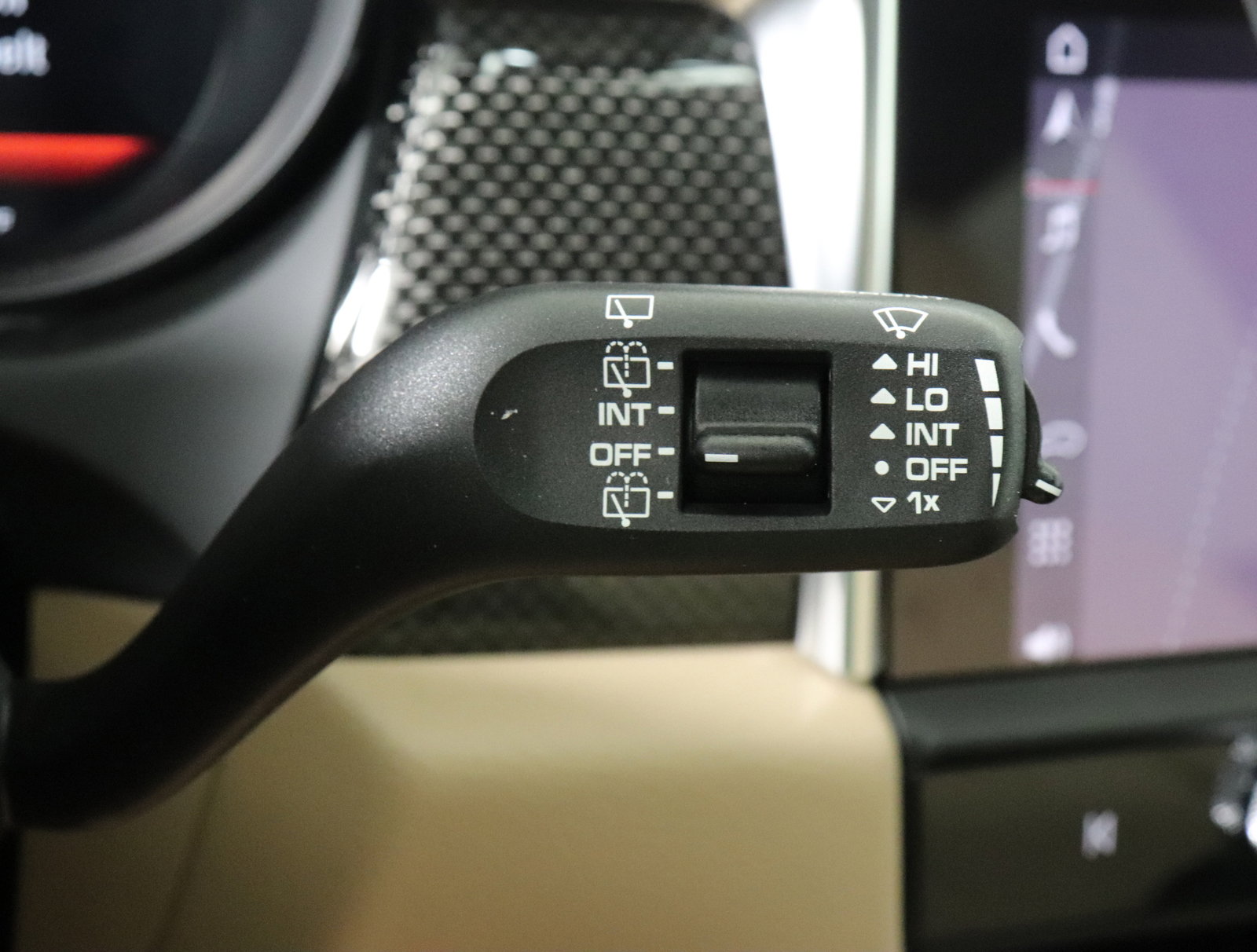 Used 2025 Porsche Macan image 39