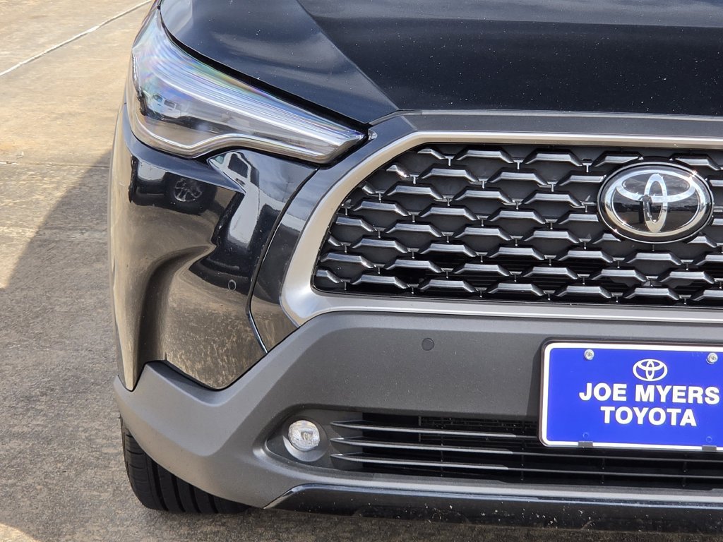 Used 2025 Toyota Corolla Cross XLE FWD image 5