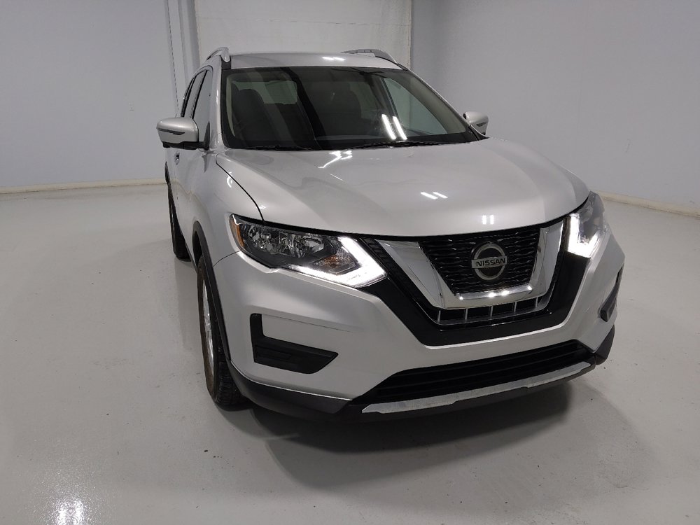 Used 2018 Nissan Rogue SV w/ Premium Package image 14