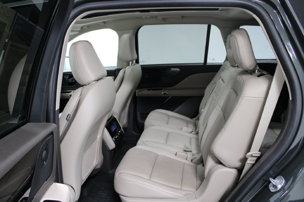 Used 2023 Lincoln Aviator Reserve w/ Equipment Group 201A AWD/4WD image 26