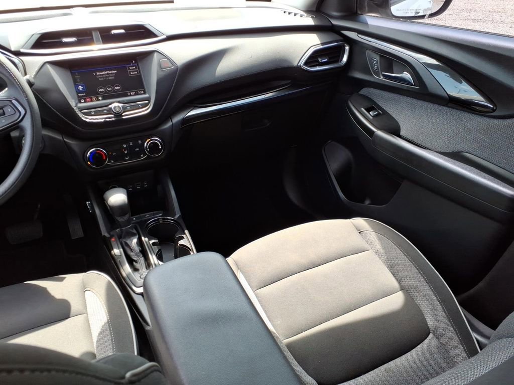 Used 2023 Chevrolet TrailBlazer LT FWD image 12