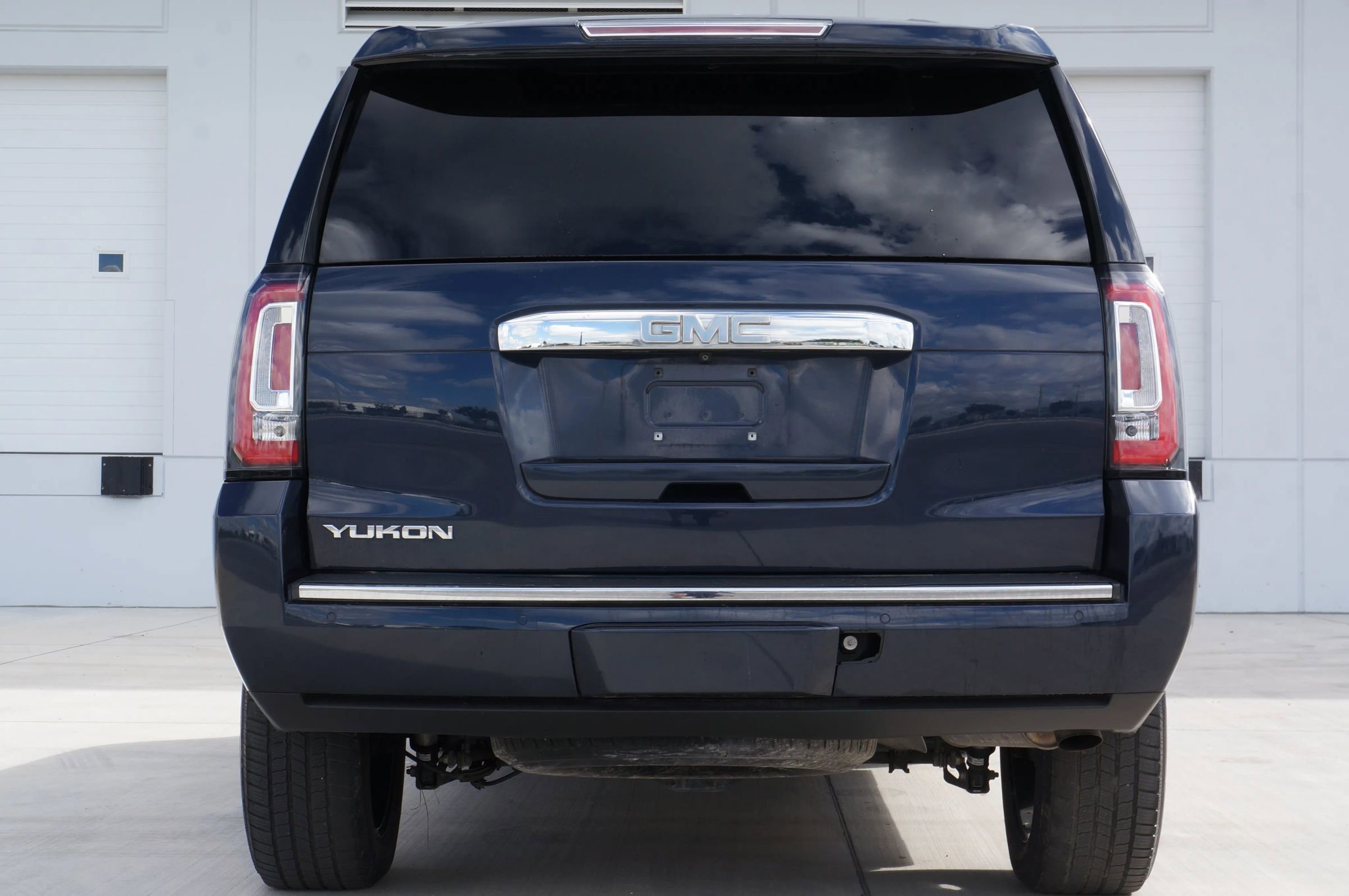 Used 2017 GMC Yukon Denali w/ Open Road Package image 12