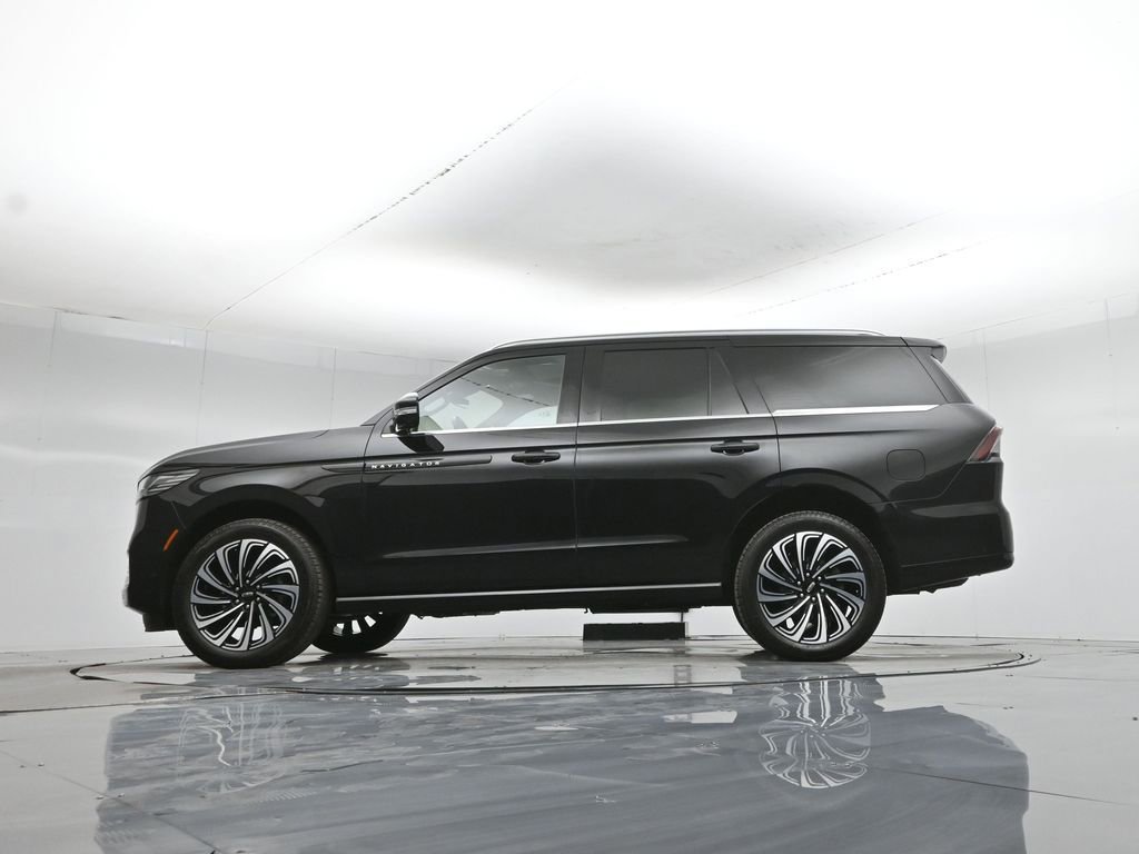 Used 2025 Lincoln Navigator Black Label image 6