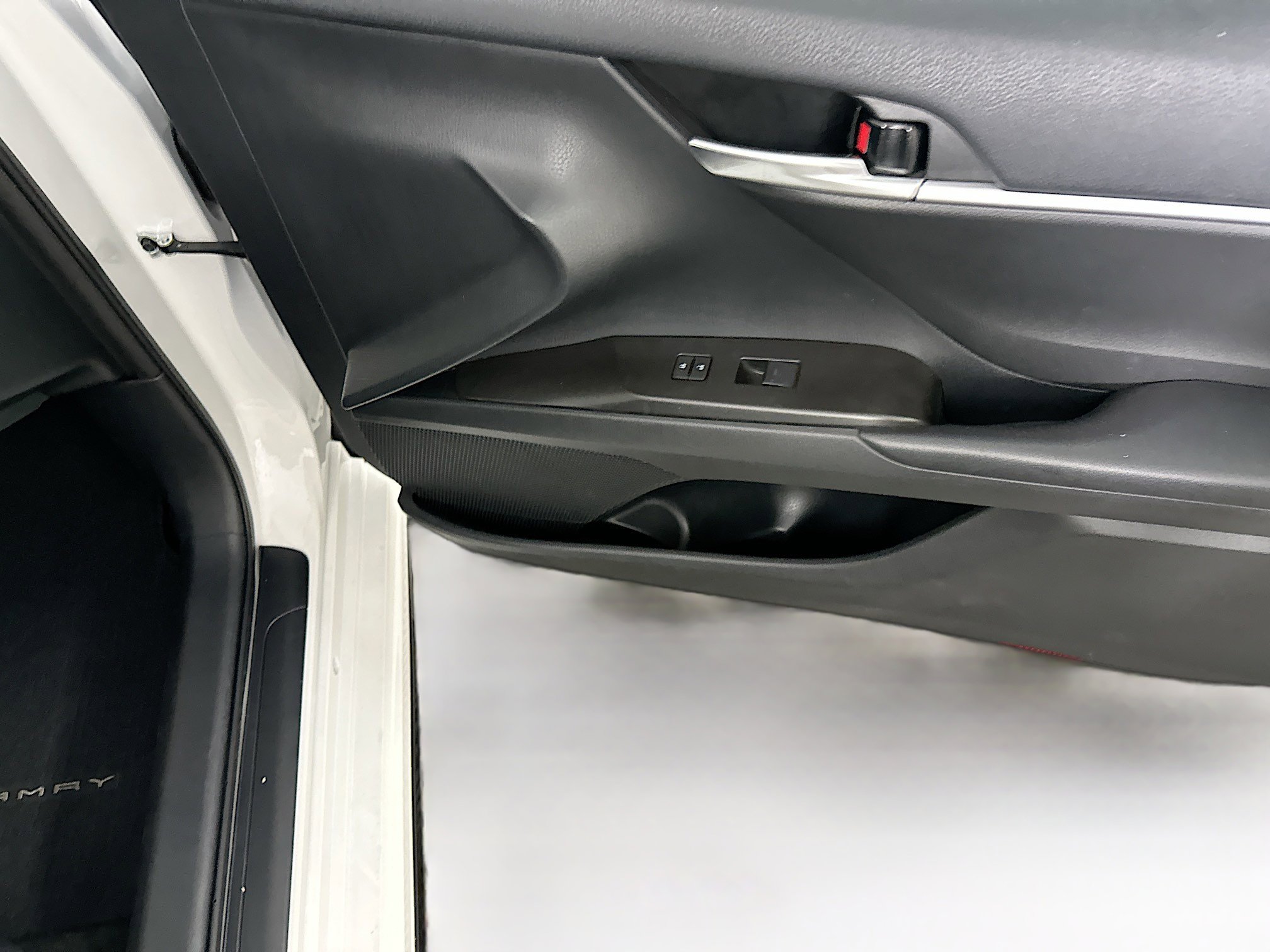 Used 2023 Toyota Camry SE image 29