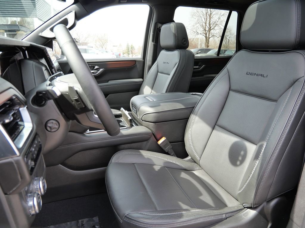 Used 2025 GMC Yukon Denali w/ Sun & Power Step Package AWD/4WD image 34