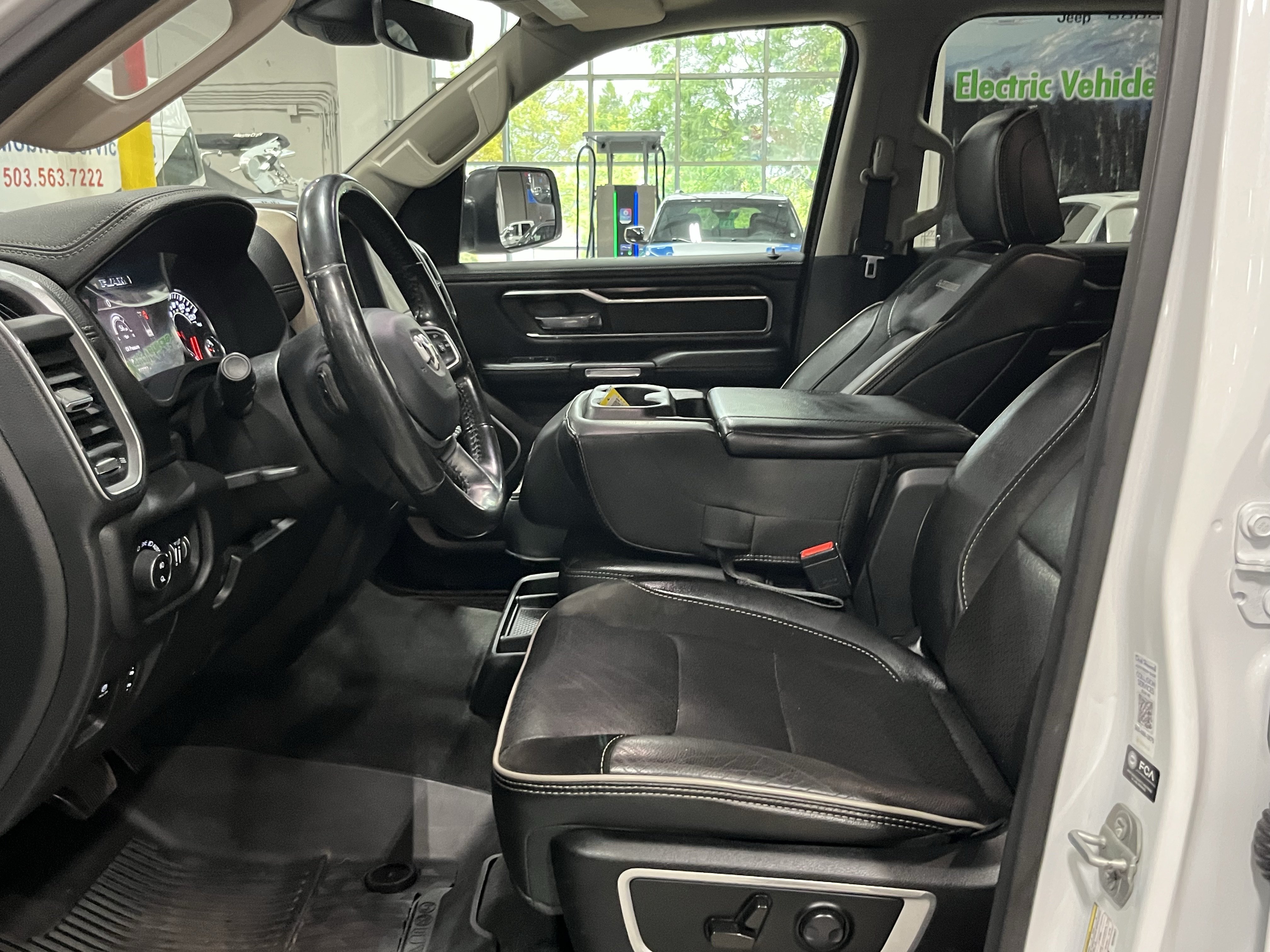 Used 2022 RAM 1500 Laramie AWD/4WD image 13