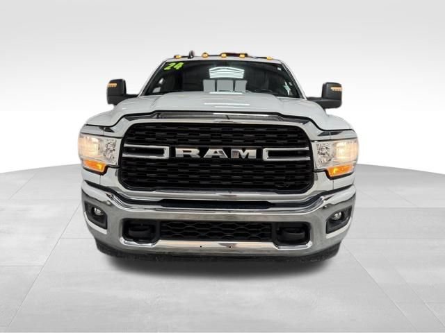 Used 2024 RAM 3500 Big Horn AWD/4WD image 3