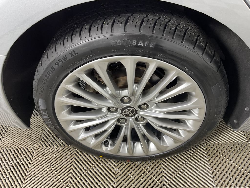 Used 2021 Toyota Avalon Limited w/ Advanced Safety Package FWD image 10