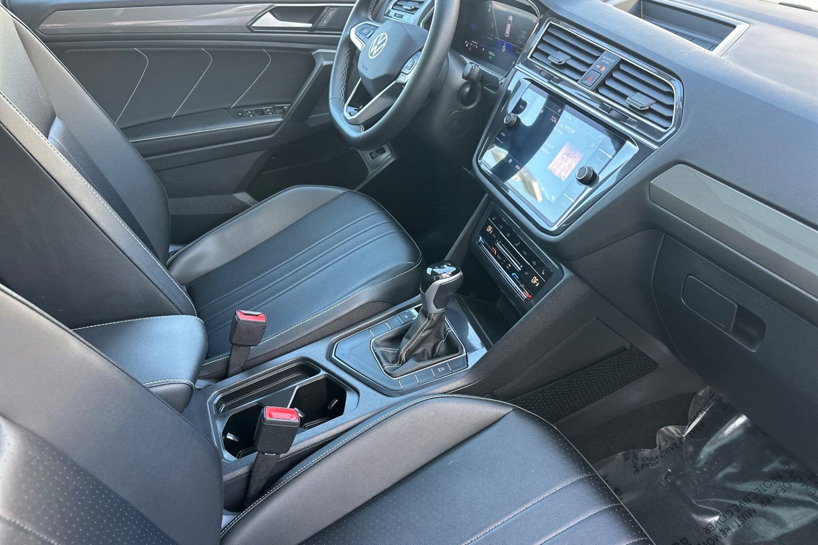 Used 2024 Volkswagen Tiguan SE image 20