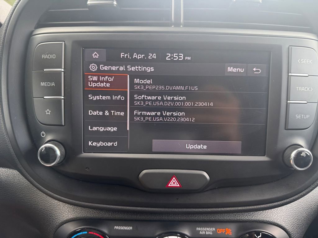 Used 2025 Kia Soul LX w/ LX Technology Package FWD image 31