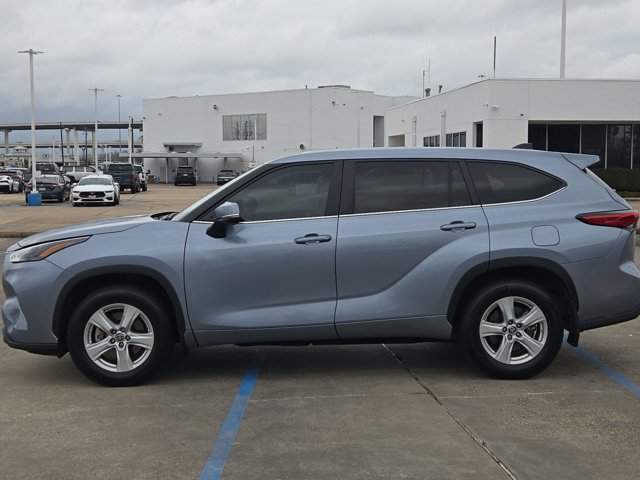 Used 2023 Toyota Highlander LE image 9