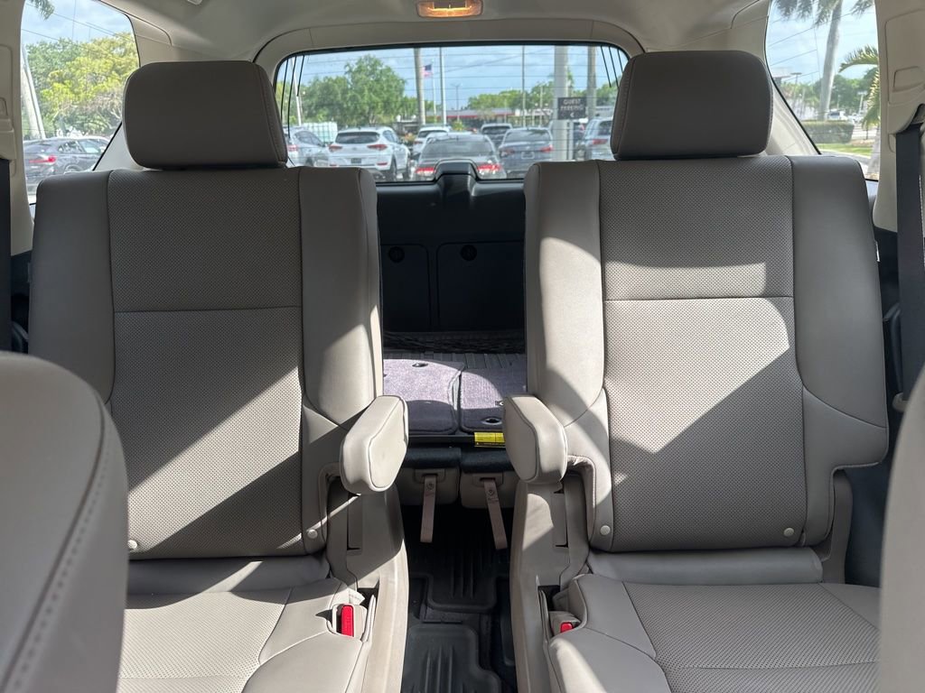 Used 2023 Lexus GX 460 Premium w/ Accessory Package image 5