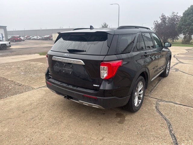 Used 2020 Ford Explorer XLT w/ Equipment Group 202A AWD/4WD image 12