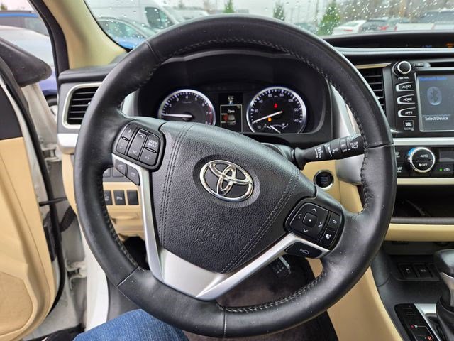 Used 2016 Toyota Highlander Limited Platinum image 3