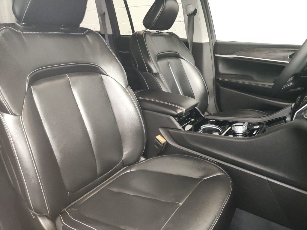 Used 2023 Jeep Grand Cherokee Limited image 9