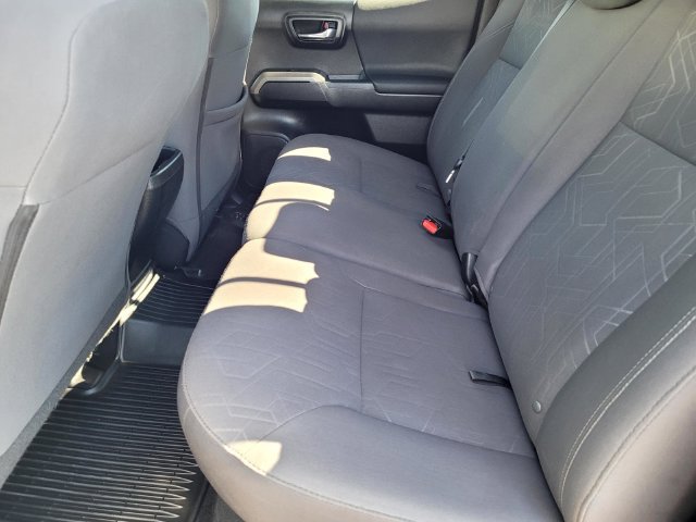 Used 2018 Toyota Tacoma TRD Sport RWD image 12