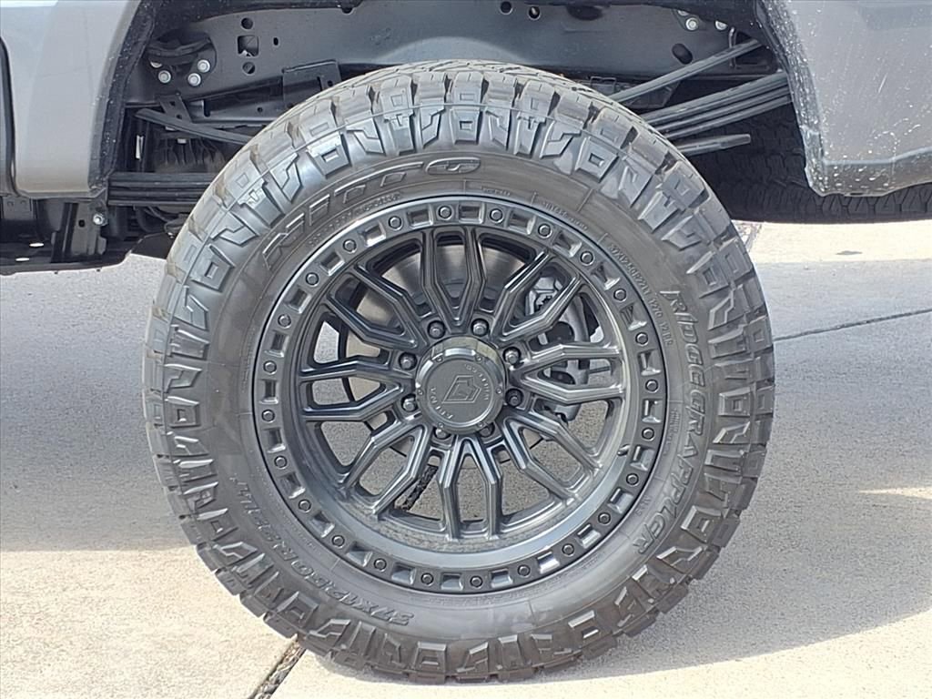 New 2026 Ford F250 Lariat w/ Black Appearance Package image 9
