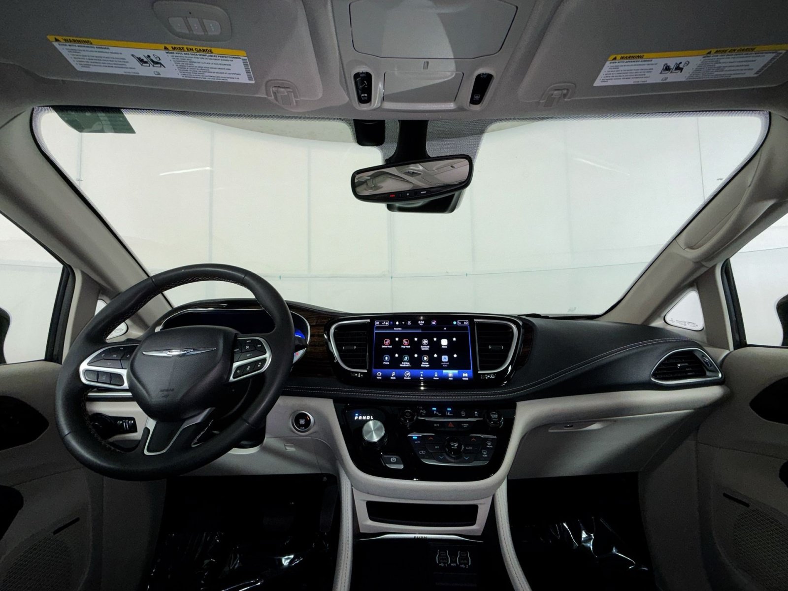 Used 2022 Chrysler Pacifica Limited FWD image 23