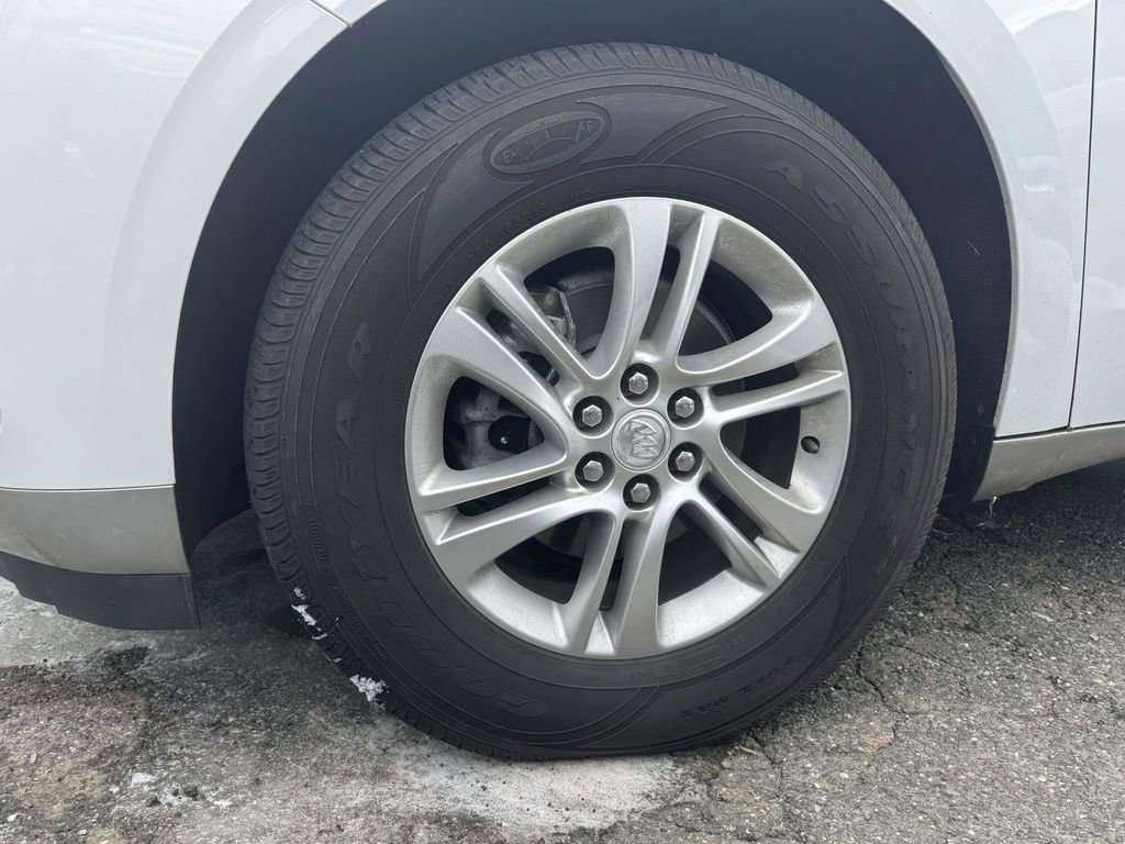 Used 2020 Buick Enclave Essence w/ LPO, Cargo Package image 9