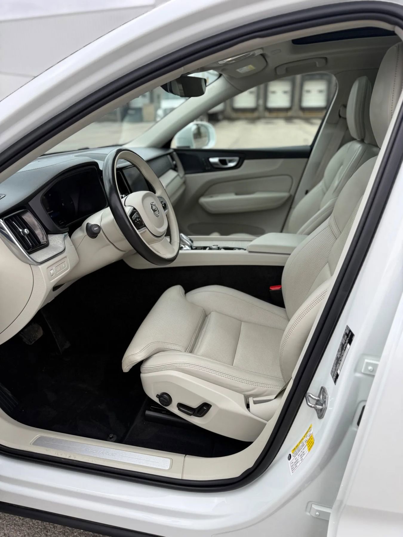 Used 2022 Volvo XC60 T8 Inscription w/ Advanced Package image 22