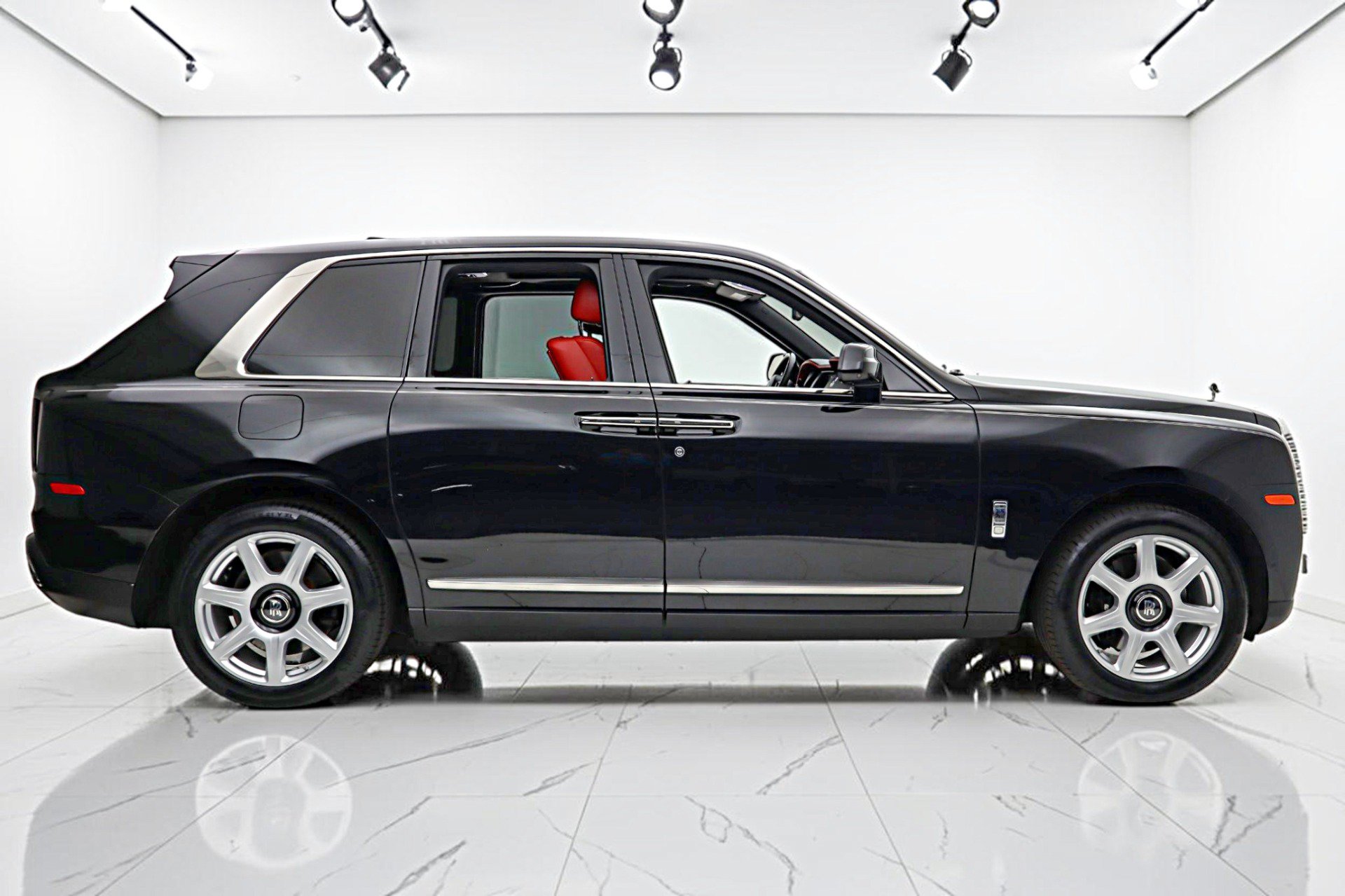 Used 2019 Rolls-Royce Cullinan AWD/4WD image 13
