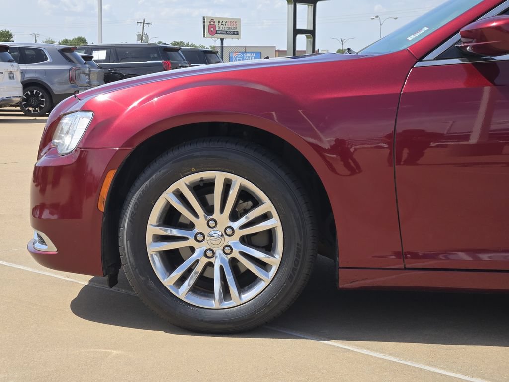 Used 2017 Chrysler 300 Limited RWD image 28
