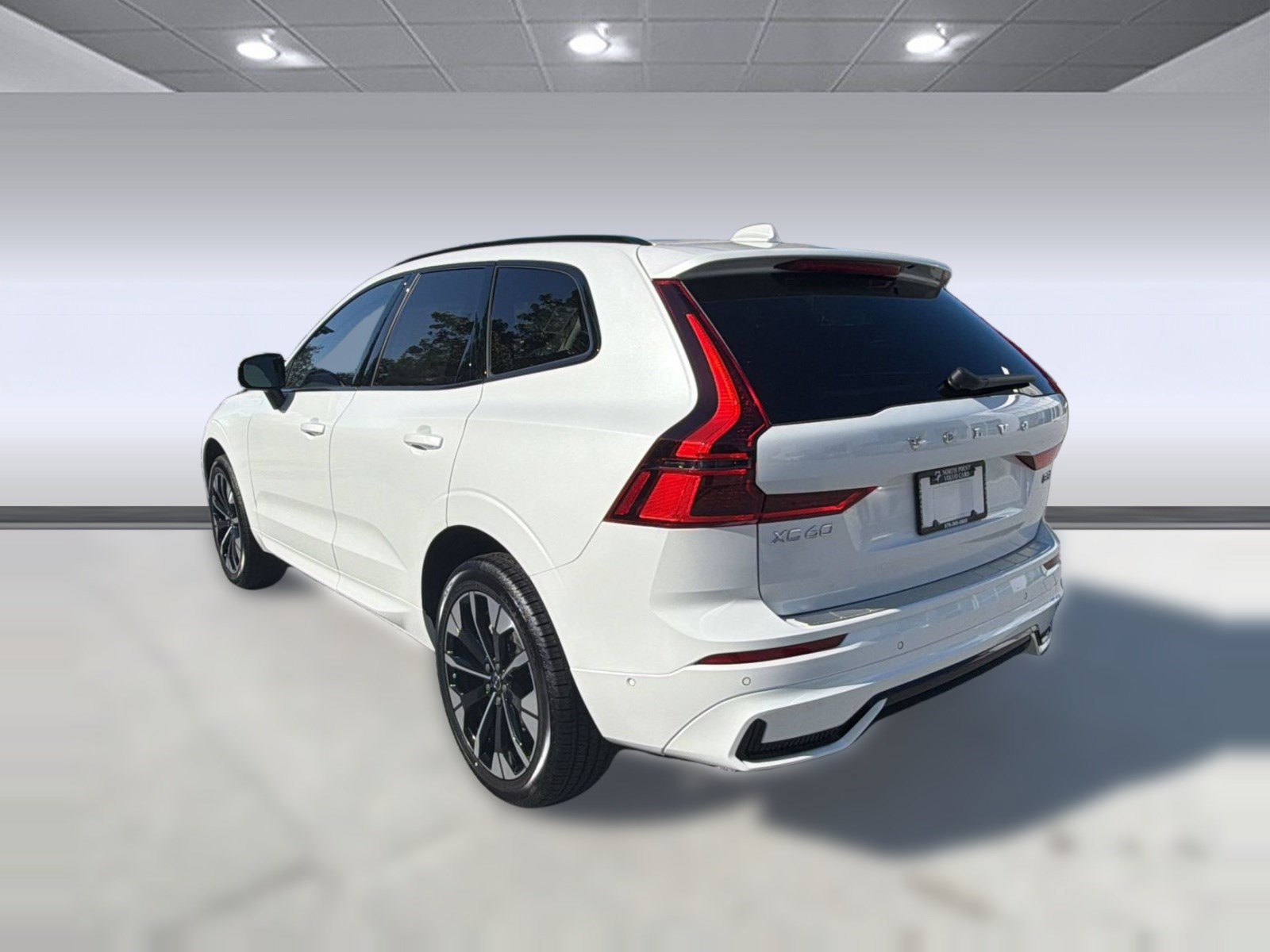 New 2027 Volvo XC60 B5 Plus AWD/4WD image 3