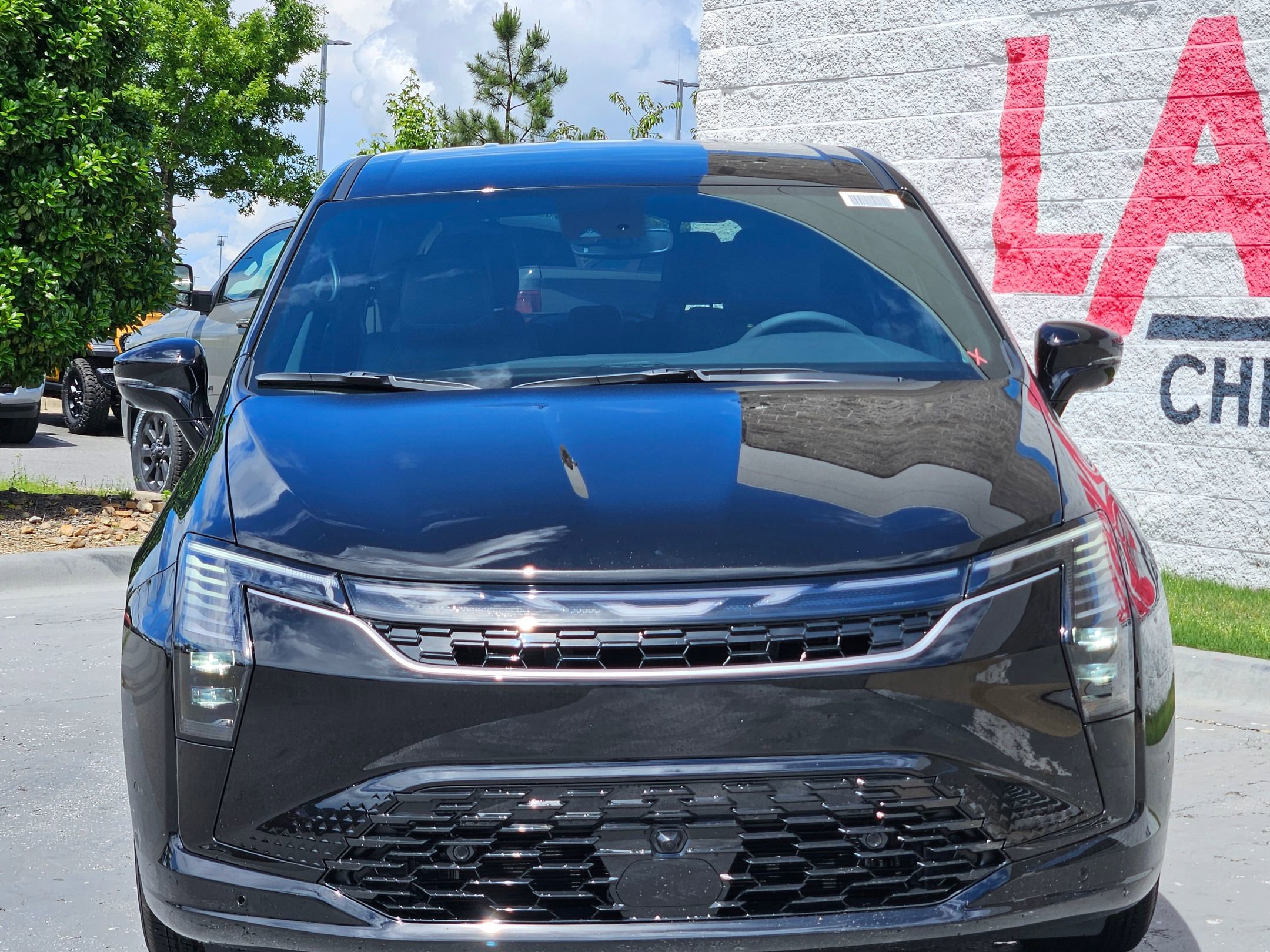 New 2027 Chrysler Pacifica Select FWD image 2