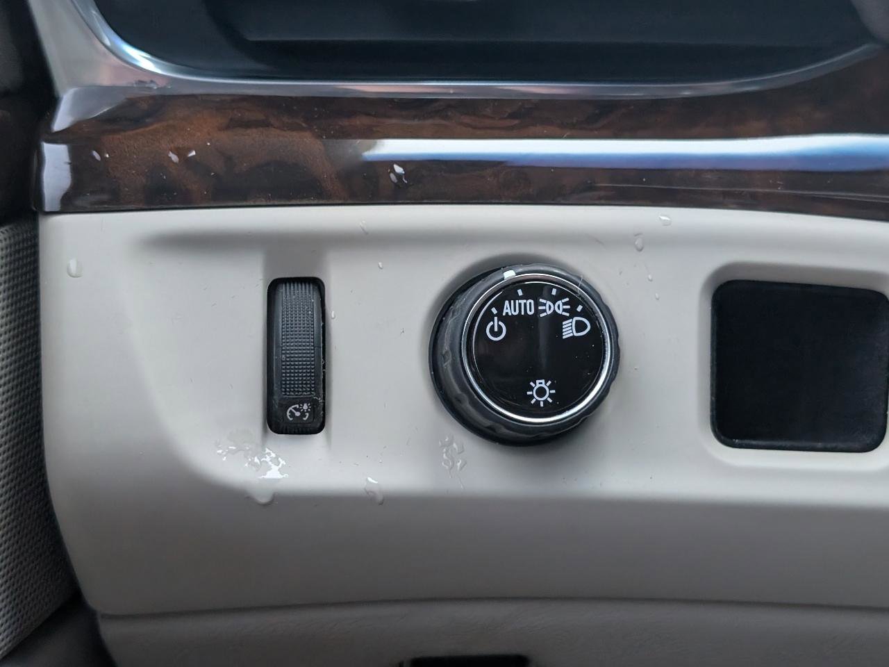 Used 2016 Cadillac Escalade Premium RWD image 12