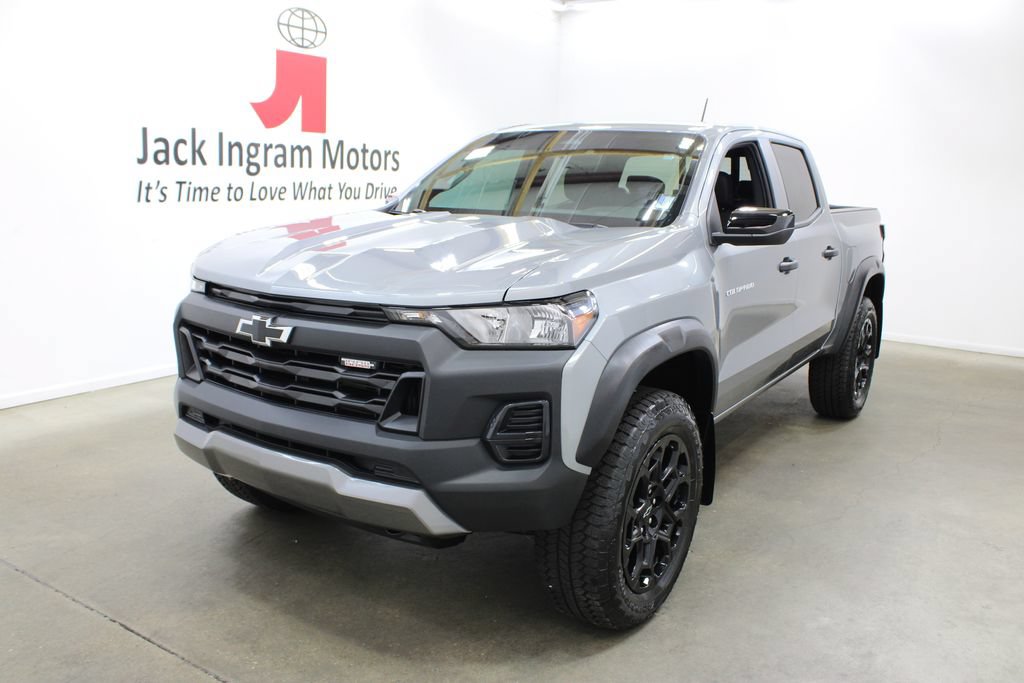 Used 2026 Chevrolet Colorado Trail Boss AWD/4WD image 2