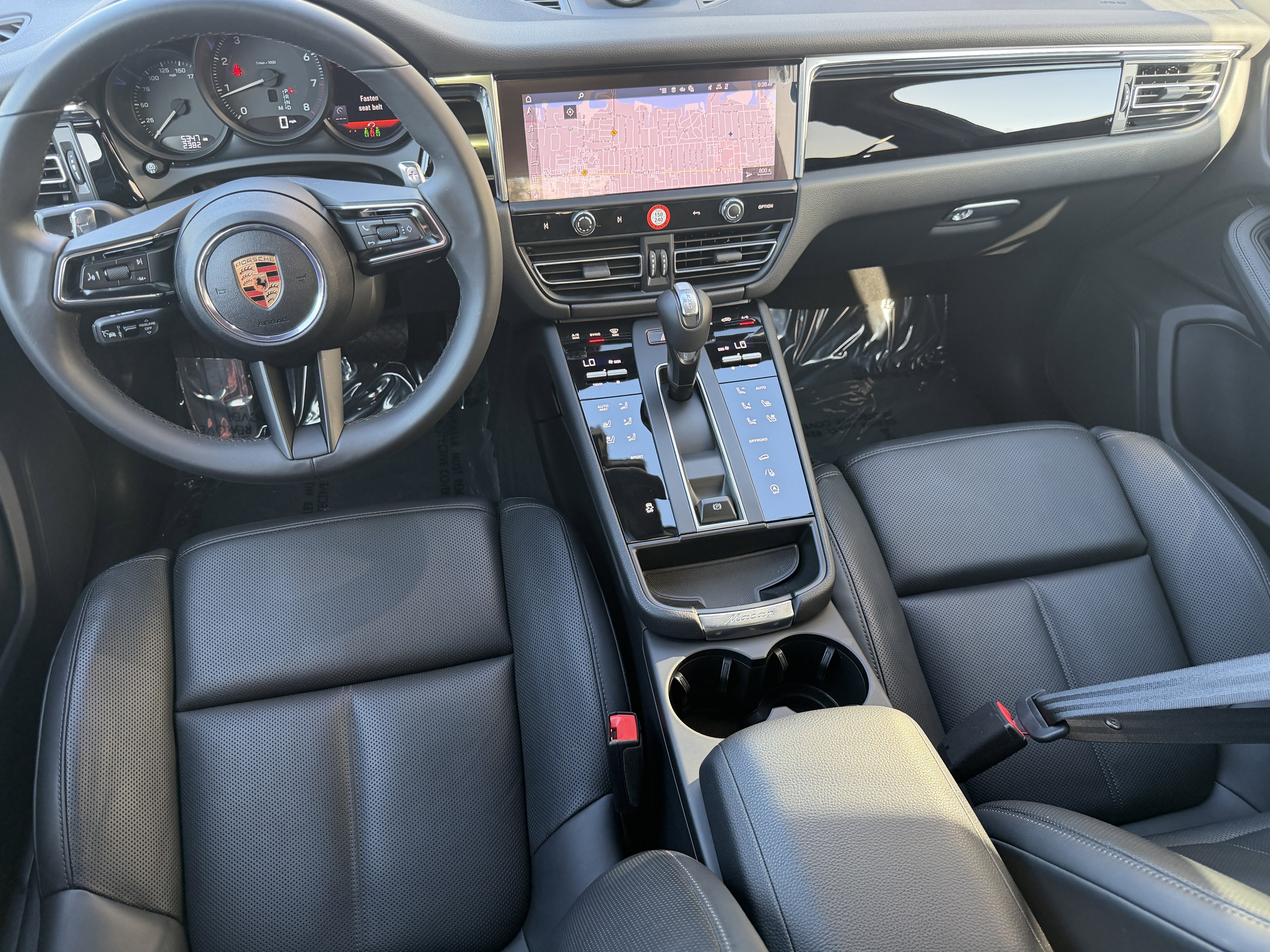 Used 2025 Porsche Macan image 18