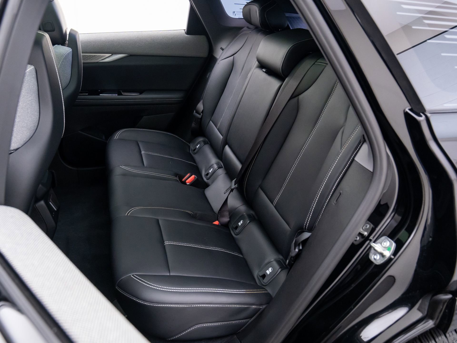 New 2026 Cadillac Optiq Sport 1 w/ LPO, Floor Liner Package AWD/4WD image 19