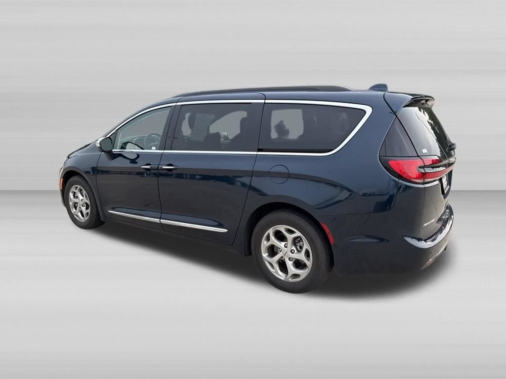 Used 2022 Chrysler Pacifica Limited w/ Uconnect Theater Family Group FWD image 8