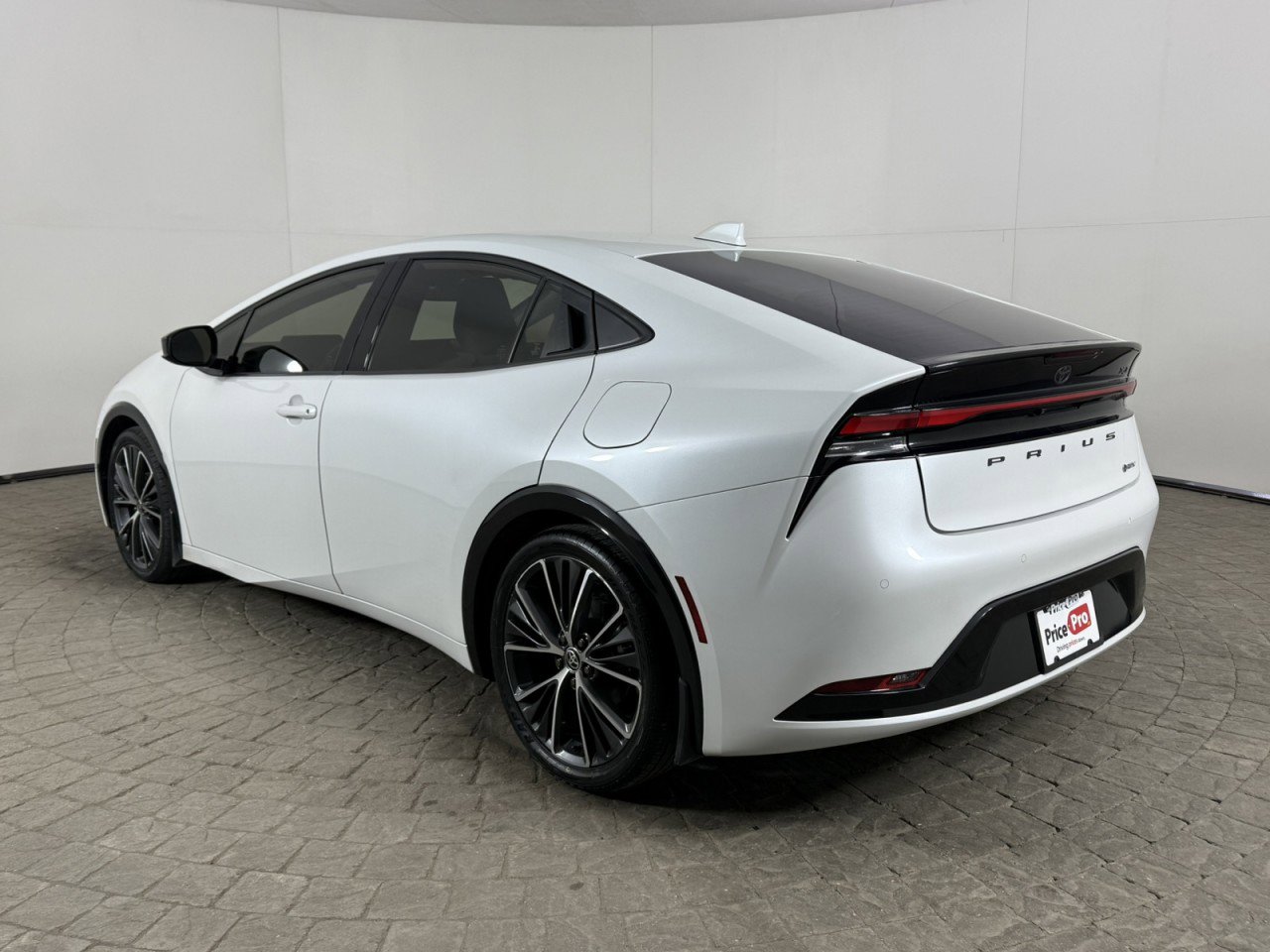 Used 2023 Toyota Prius XLE image 5