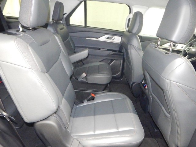 Used 2025 Ford Explorer Active w/ Active Comfort Package image 18
