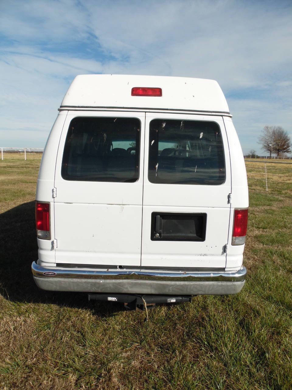 Used 2004 Ford E-250 and Econoline 250 Extended image 8